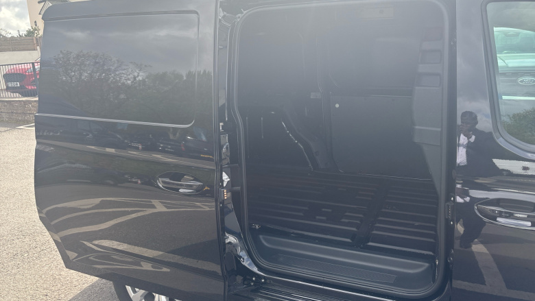 Ford Transit Connect 250 L2 Petrol 1.5 EcoBoost PHEV 150 Limited Van Auto